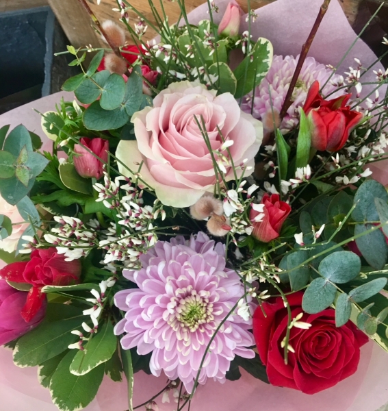 Valentines offer - mixed bouquet with FREE glass vase